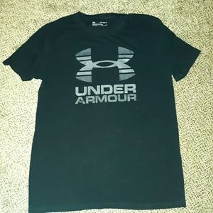 Boys under armour tshirt
